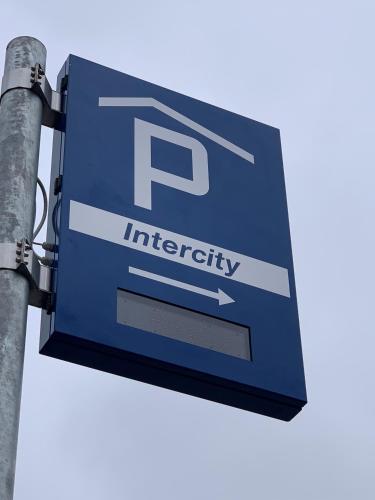 a sign on a pole that reads efficiency at IntercityHotel Zürich Airport in Rümlang