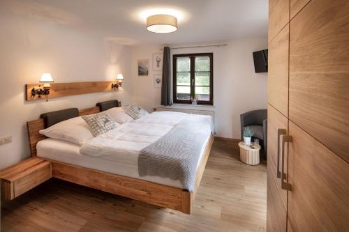 a bedroom with a bed and a window at Finkenhof in Schluchsee