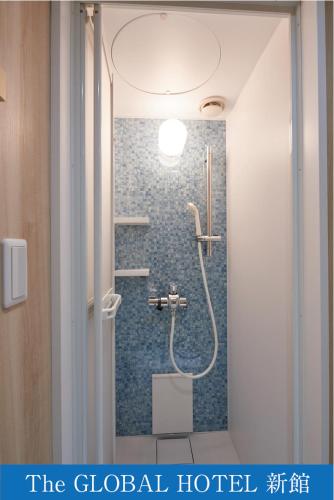 Un baño de The Global Hotel Tokyo
