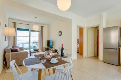 Η κουζίνα ή μικρή κουζίνα στο Luxury Villa Akti Barbati 3 with private pool