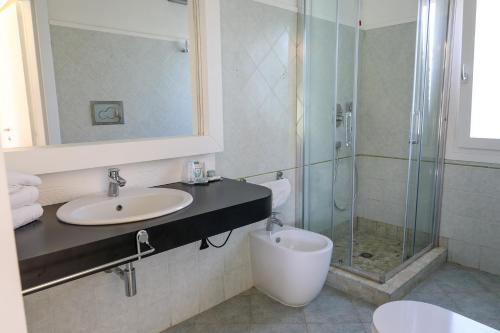 Ένα μπάνιο στο Limone Beach Resort
