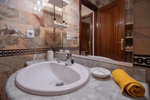 Kylpyhuone majoituspaikassa Apartamento Nuestra Andalucia - Cadiz Centro - parking