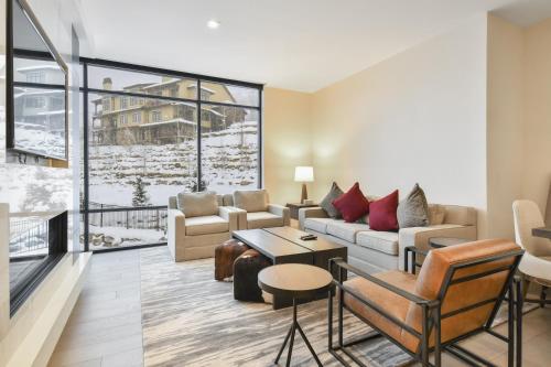 Modern & Luxurious 2 BR Residence- Ski in ski out! condo
