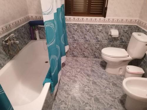 a bathroom with a tub and a toilet and a sink at Casa Rural El Cerrete 2 in Riópar