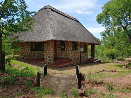 Gallery image of Charming Bush chalet 2 on this world renowned Eco site 40 minutes from Vic Falls Fully catered stay - 1976 in Victoria Falls