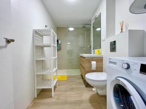 Koupelna v ubytování Playa San Juan Alicante luxurious home by the beach