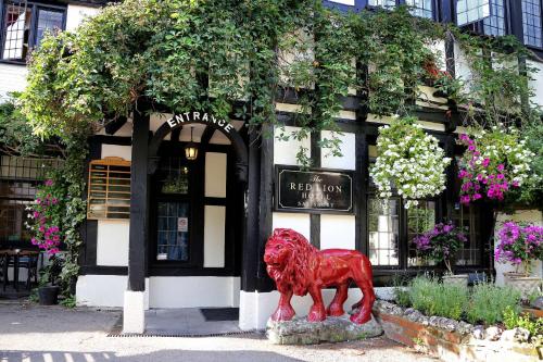 a red lion statue in front of a building at Best Western Red Lion Hotel in Salisbury