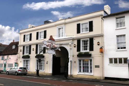 un edificio blanco con un cartel delante en Best Western Red Lion Hotel en Salisbury