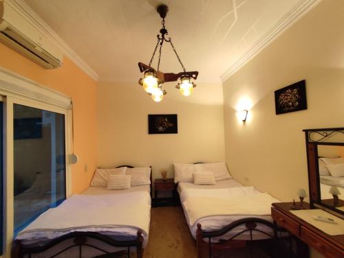 מיטה או מיטות בחדר ב-Villa Rayan