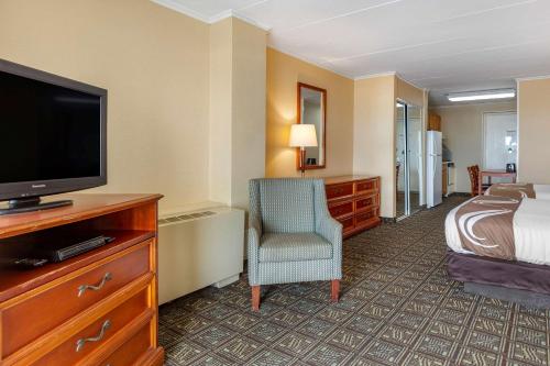 a hotel room with a television and a bed at Quality Inn Boardwalk in Ocean City