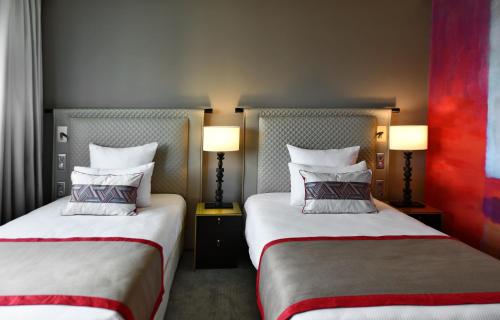 Ein Bett oder Betten in einem Zimmer der Unterkunft Movenpick Hotel Abidjan-Accor Group