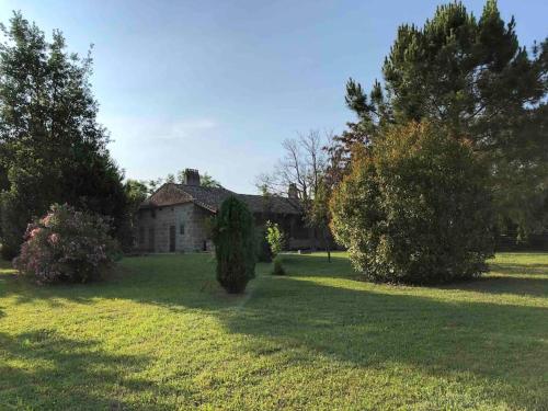 A garden outside Une pause nature chez Marion et Cédric