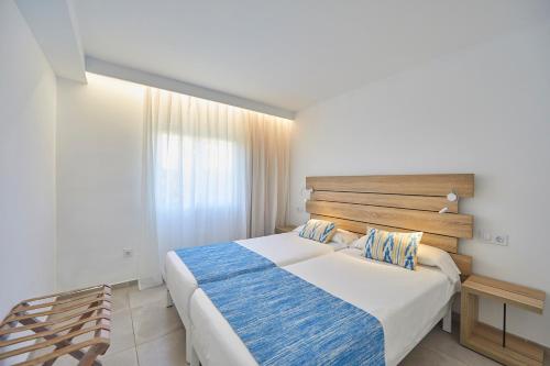 Posteľ alebo postele v izbe v ubytovaní Serenity Apartments