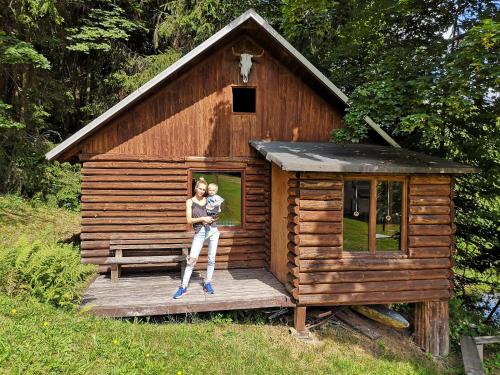 El edificio en el que está el chalet de montaña