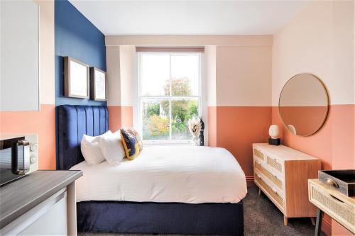 a small bedroom with a bed and a window at Clifton House I Free Private Parking in Bristol