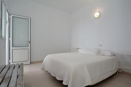 A bed or beds in a room at Apartment Shanti Lara sea views Punta Mujeres by PVL