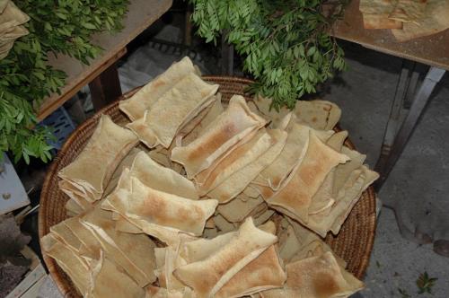 a basket full of tortilla chips sitting next to a table at B&B Rita and Family in Loceri