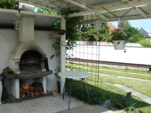 a outdoor oven with a table in a yard at Dům V Podzámčí in Mělník