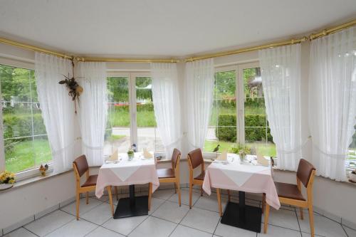 Taman di luar Gasthof Schwarzwaldtanne