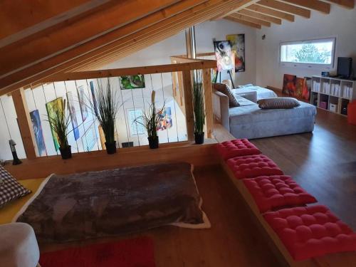 Un lugar para sentarse en Charmant loft situé à 10 minutes de Vercorin