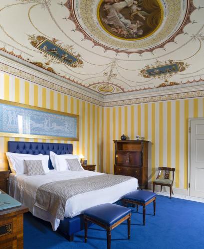 a bedroom with a large bed and a ceiling at Villa Abbondanzi Resort in Faenza