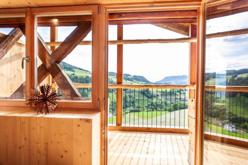 a room with a large window with a view at Daimlhof Ferienwohnung Moosherz in Fiè