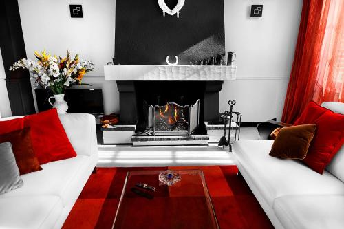 a living room with two white couches and a fireplace at LE CHERCHE MIDI Chambres d'hôtes avec CUISINE EQUIPEE grand jardin PARKING SECURISE GRATUIT in Albi