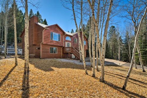 Quiet Woodland Park Home with Fire Pit and Deck!