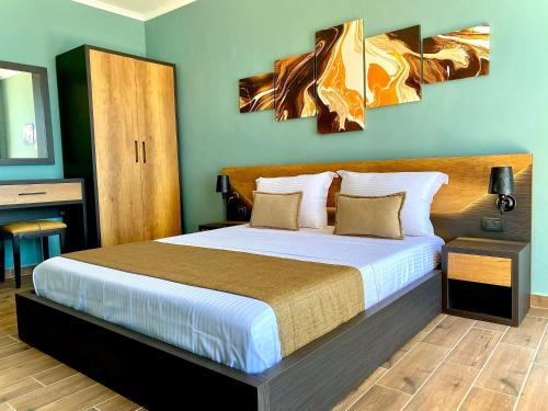 Cama o camas de una habitación en Eka Luxury Beachfront One-Bedroom Apartment