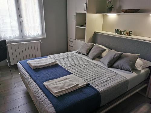 Łóżko lub łóżka w pokoju w obiekcie BGY Central Apartments