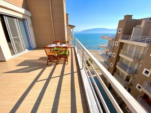 Eka Luxury Two-Bedroom Seaview Apartment