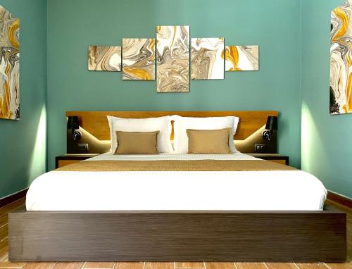 Ліжко або ліжка в номері Eka Luxury Two-Bedroom Seaview Apartment