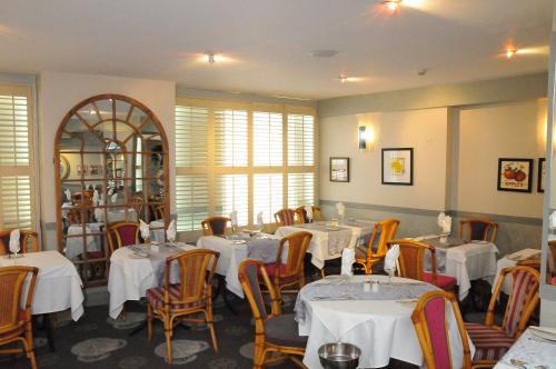 A restaurant or other place to eat at Dolphin Hotel 