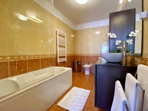 Phòng tắm tại Jardins da Parede 211