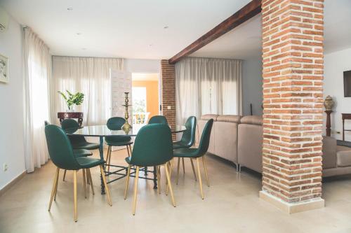 Fotografia z galérie ubytovania Espaciosa Villa en Mijas Costa para 10 personas v destinácii Málaga