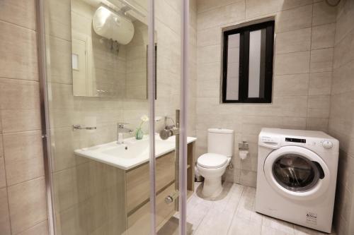 A bathroom at 3-bedroom Apartment with views in Iz-Zebbug, Gozo
