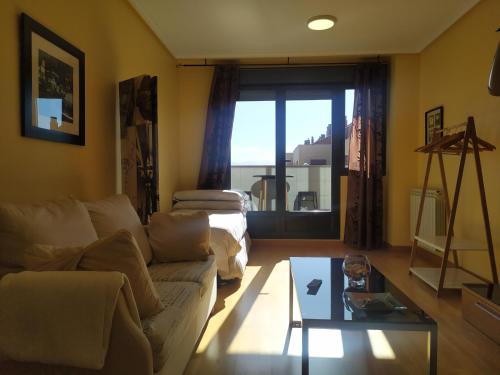 Apartamento el Parque AIRE CONDICIONADO PISCINA terraza con vistas montaña entorno tranquilo ideal mascotas