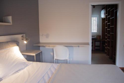 Una cama o camas en una habitación de LA AMISTAD-CIUDAD UNIVERSITARIA- HOSPITAL FERREYRA