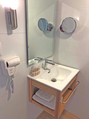 a bathroom with a sink and a mirror at Novaqua Bed & Breakfast in Olmué