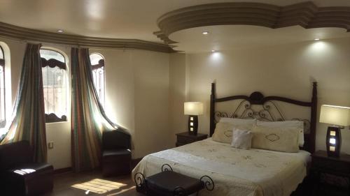 Hotel Hacienda los Narcisosにあるベッド
