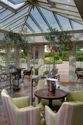 Ruang duduk di Banbury Wroxton House Hotel