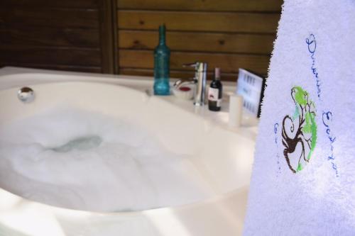 Un baño de Glamping Dimensión Ecológica