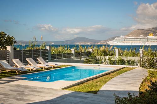 Bazén v ubytování Lighthouse Villas Kefalonia nebo v jeho okolí