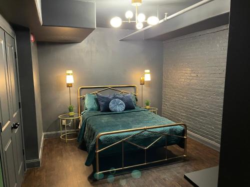 Katil atau katil-katil dalam bilik di Luxury City Escape & Peaceful Retreat by Hollyhock