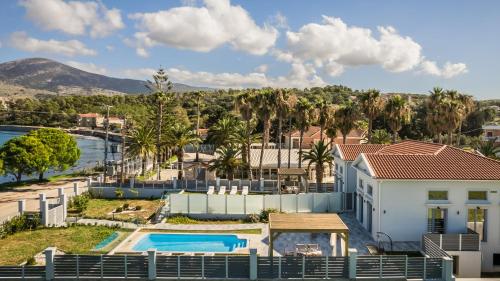 Bazén v ubytování Lighthouse Villas Kefalonia nebo v jeho okolí