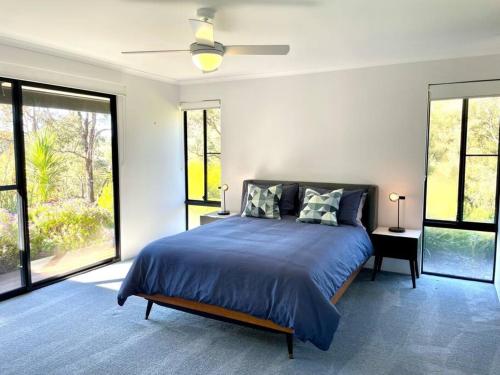 Giường trong phòng chung tại Villa Vines @ Rivendell Winery Estate