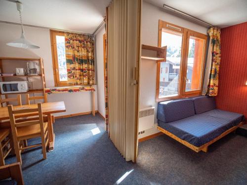 a room with a couch and a table and a kitchen at Appartement Valmorel, 1 pièce, 4 personnes - FR-1-356-254 in Valmorel