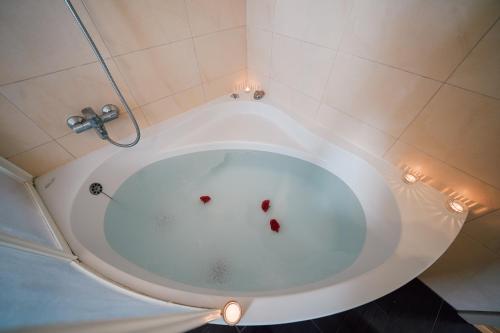 a bath tub with two red candles in it at Villa Frida in Sutomišćica