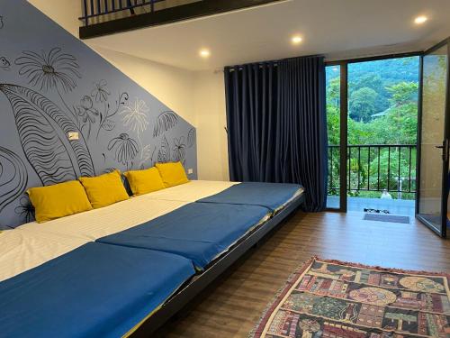 Giường trong phòng chung tại Padme Villas Ba Vì - Venuestay