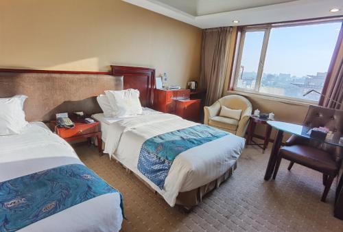 En eller flere senge i et værelse på Beijing Dongjiaominxiang Hotel